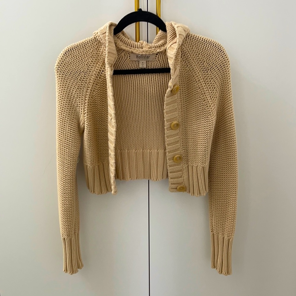 Hollister M crop sweater
